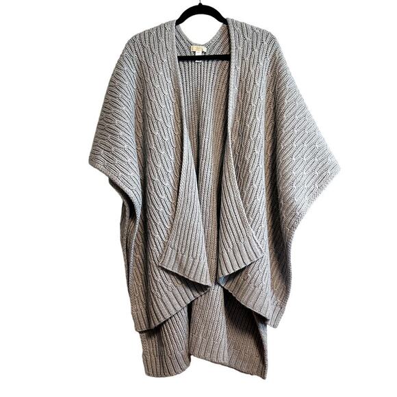 Michael Kors Gray Cable Knit Chunky Oversized Poncho Shawl Size OS - Picture 1 of 10